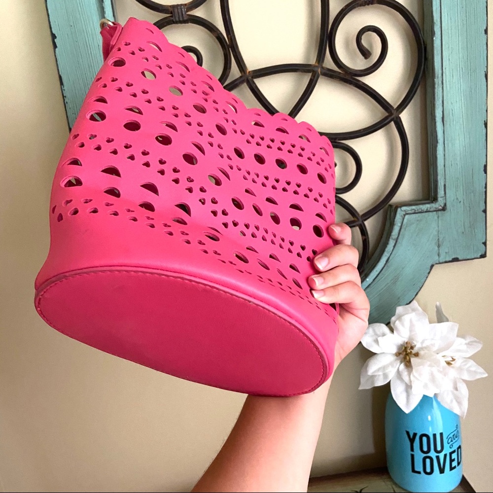 SOLD 🔴 Neiman Marcus | Pink Bucket Bag - Picture 9 of 10